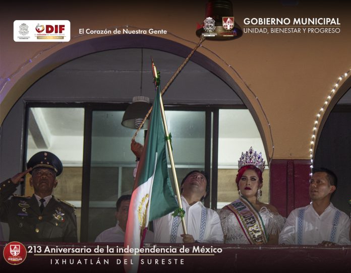 Alcalde De Ixhuatl N Del Sureste Da El Tradicional Grito De