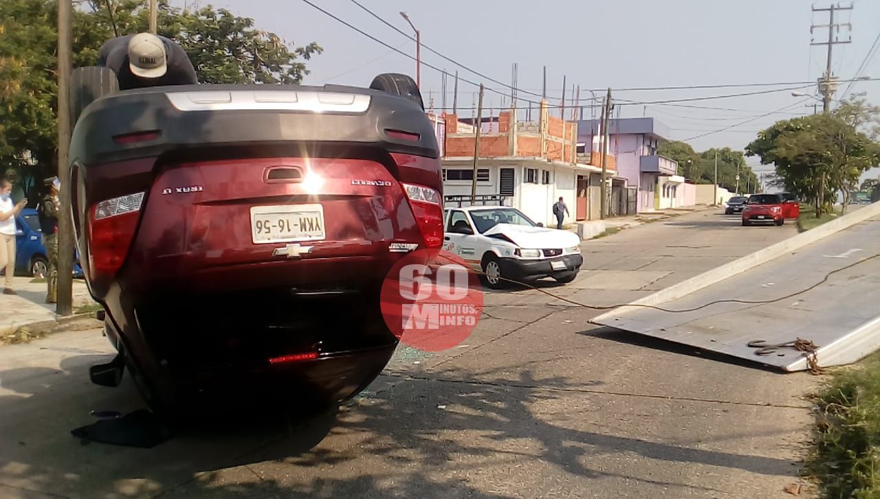 Aparatoso Choque Y Volcadura Deja Un Lesionado 60 Minutos