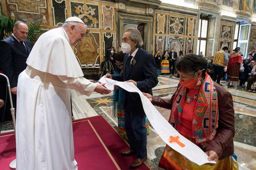 El Papa pide perdón por los abusos en los internados católicos de