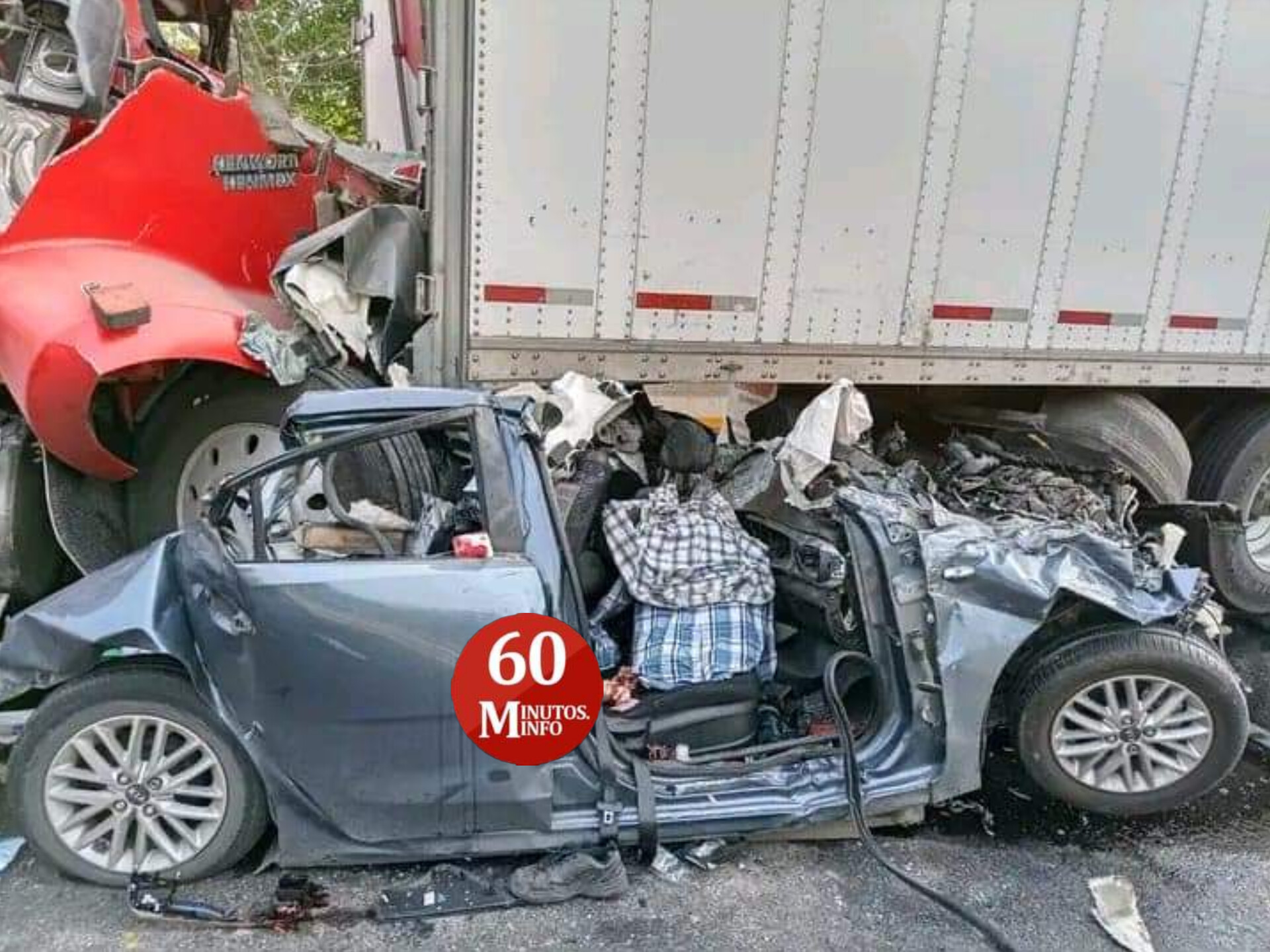 CIERRE EN AUTOPISTA LA TINAJA COSOLEACAQUE POR ACCIDENTE