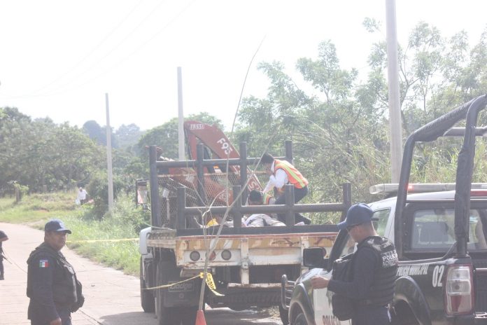 se-electrocuta-empleado-de-la-cfe-en-ixhuatlan3