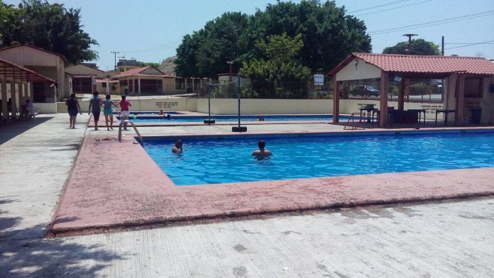 Choapenses abarrotan balnearios por altas temperaturas