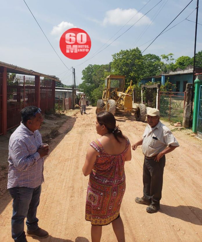 Supervisa Vicky Rasgado obras en Villa Cuichapa y Palma Sola (5)