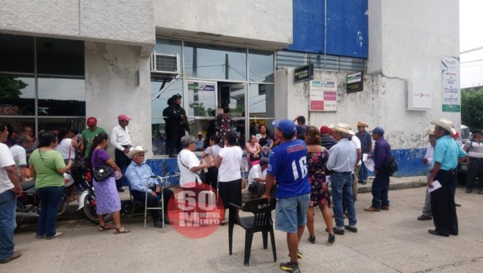 subirPolicía estatal y municipal vigilan pago de beneficiarios de Bienestar2