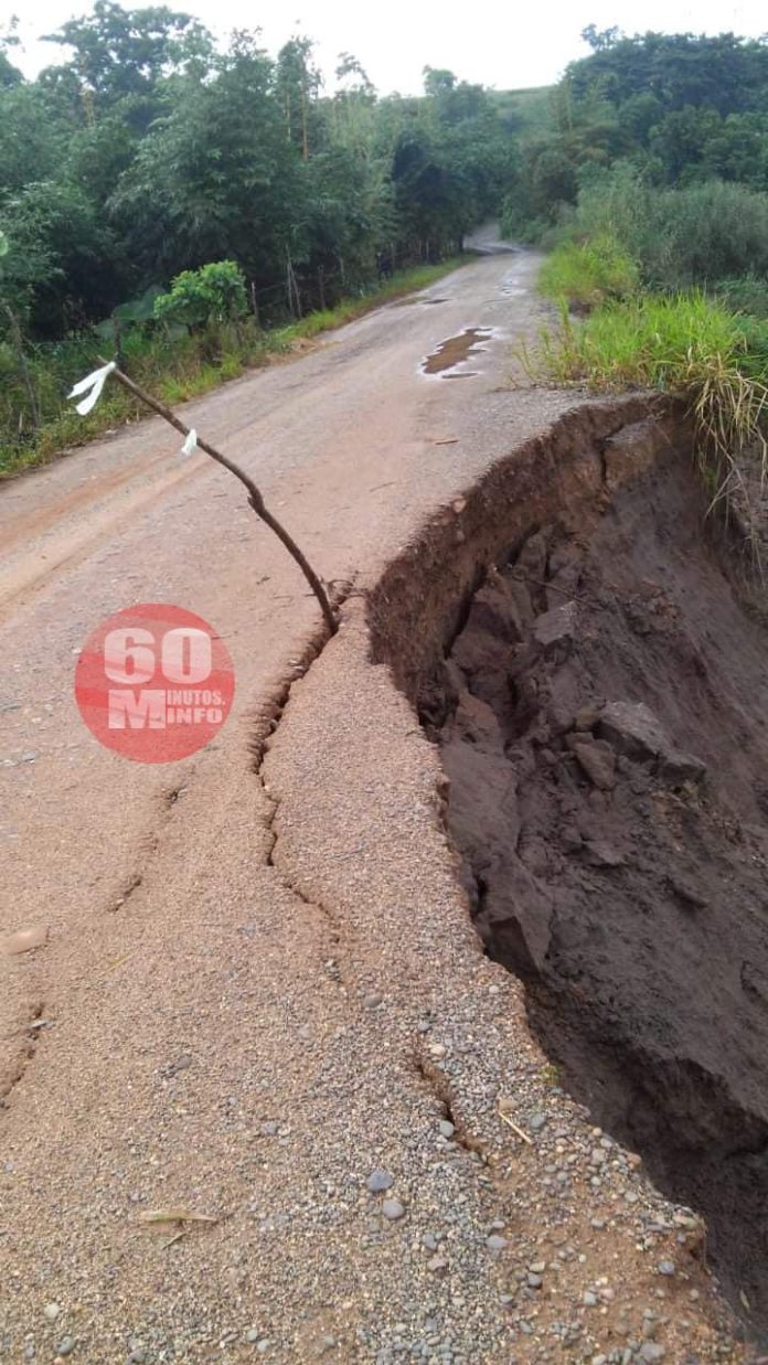 Lluvias del FF6 provoca afectaciones en caminos rurales de Las Choapas (1)