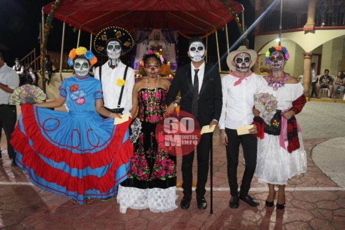 subir“Día de muertos” en Moloacán, tradición que sigue viva4