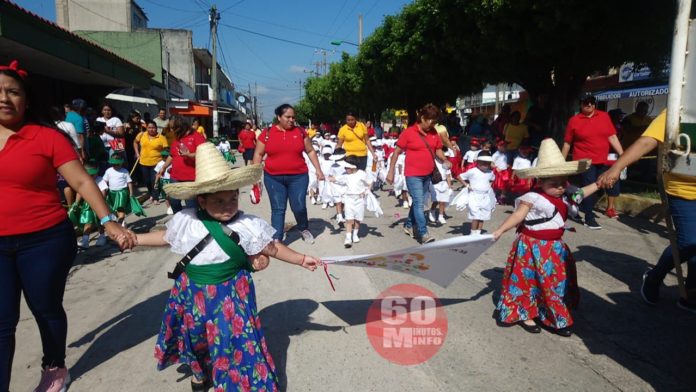 25 planteles de preescolar desfilan con motivo del 109 aniversario (1)