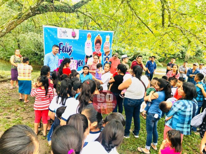 Xochitlan se llenó de alegría con la visita de los reyes magos 11