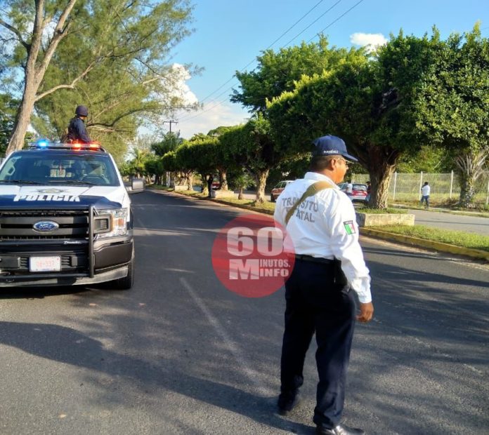 Jóvenes se estrellaron contra una camioneta