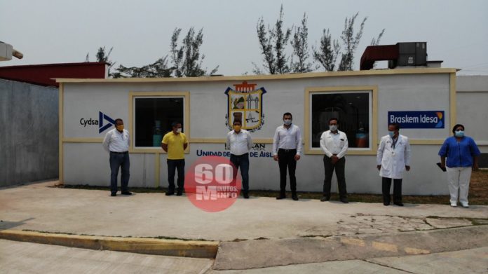 Entrega alcalde de Ixhuatlán área de remodelación hospitalaria