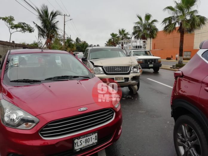 Falla mecánica provoca aparatosa carambola, cuantiosos daños