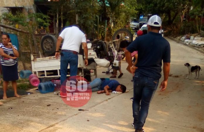 Le cae motocarro encima