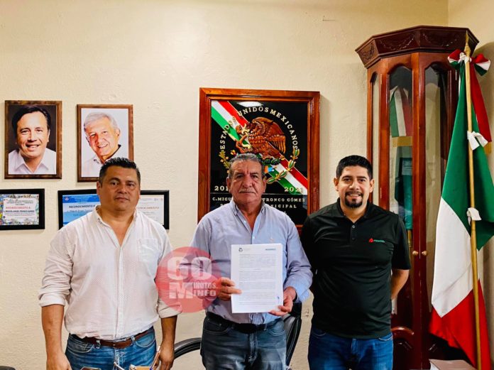 Recibe Tronco Gómez 2 Ambulancias por parte de Petróleos Mexicanos