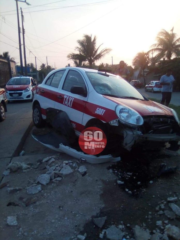 Abandonan taxi en Allende después de accidente4