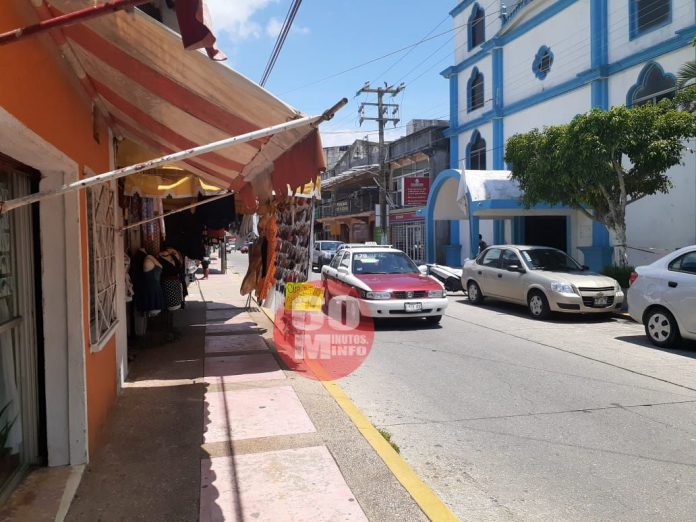 Por necesidad Comercios NO esenciales siguen abriendo en Nanchital