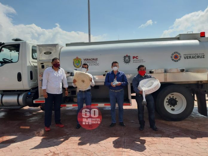 Gobierno de Moloacán entrega mangueras contra incendio para la unidad cisterna