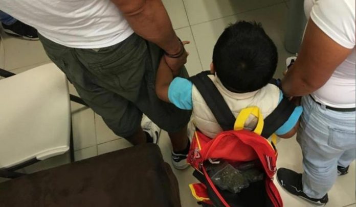 USABAN A SU HIJO DE 3 AÑOS CON SU MOCHILA PARA VENDER DROGA