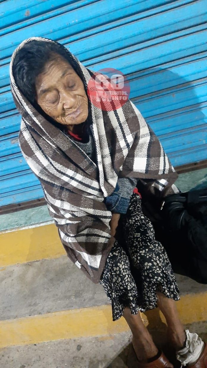 Abuelita que se encontraba sola en calles de Nanchital, será canalizada a un asilo