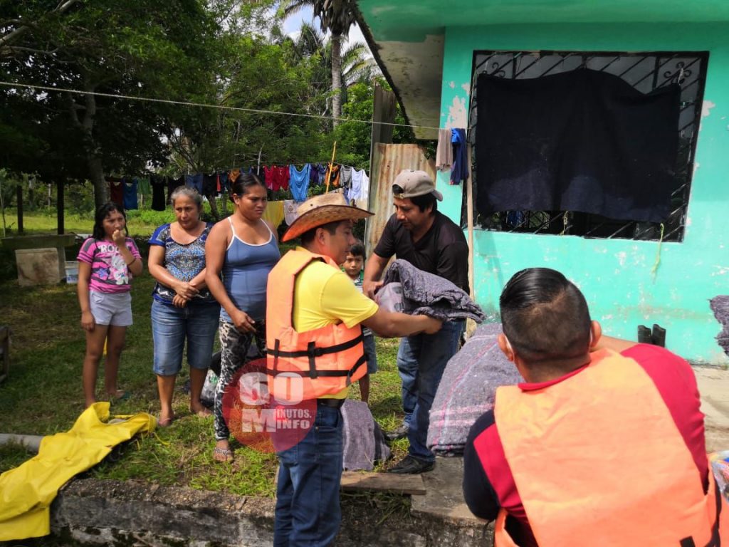 Alcalde Entrega Apoyos A Familias De La Isla El Arenal Minutos