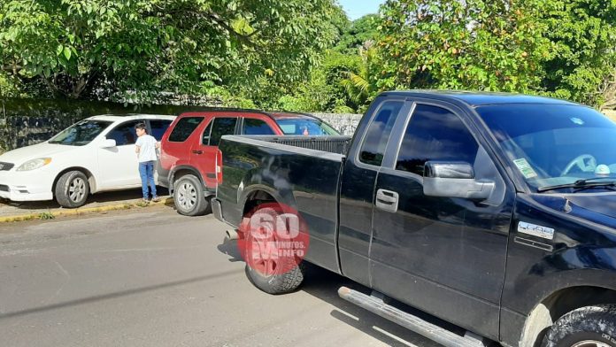 Bloquean avenida Lázaro Cárdenas de Nanchital por tener luz desde hace 6 días