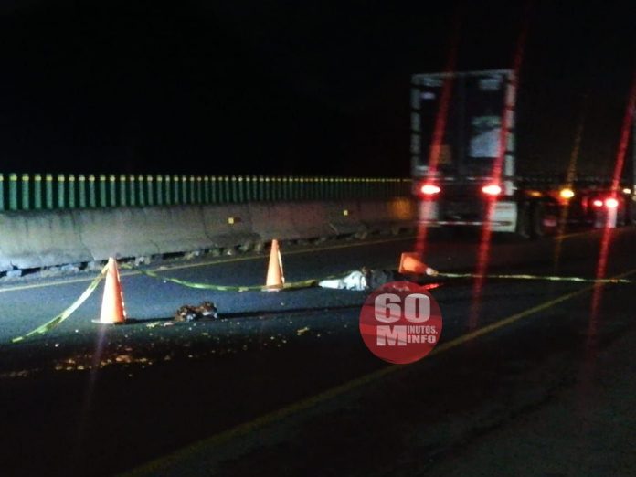Muere peatón al ser embestido por un tráiler