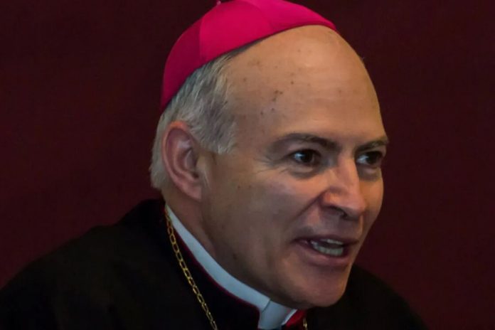 Arzobispo primado de México respalda uniones civiles para parejas homosexuales