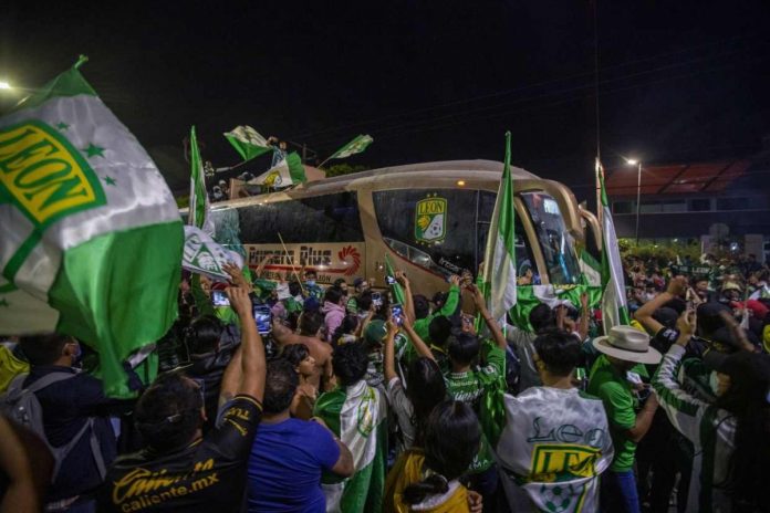 Multitudinarios festejos en León por el título de La Fiera