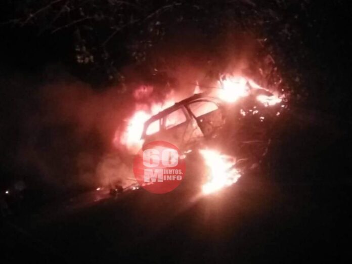 Dos calcinados tras choque de camioneta y motocicleta en Soteapan 2