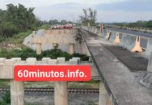 Tsuru cae de un puente en construcción por falta de señalamientos.