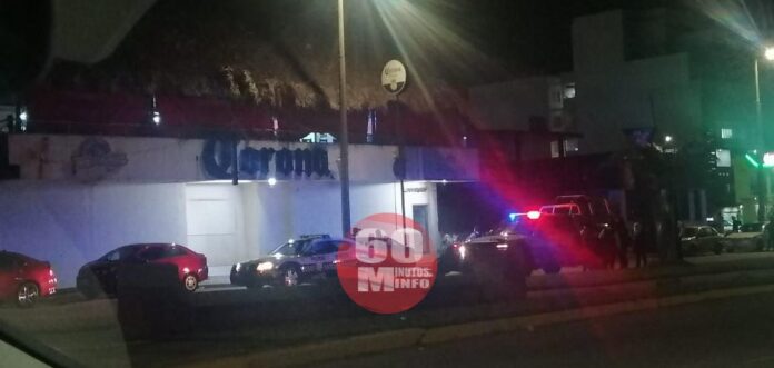 Fuerte movilización policiaca en la cantina mangos del malecón de Coatzacoalcos2