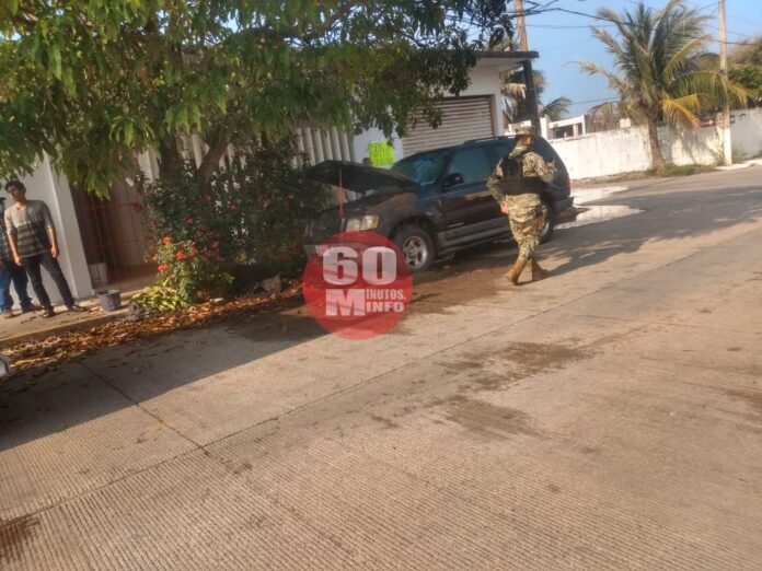 Arde en llamas una camioneta en la Colonia Puerto México