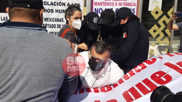 Detienen a líder de dueños de verificentros durante manifestación