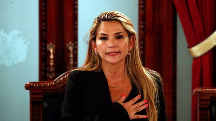Fiscalía de Bolivia emite orden de captura contra la expresidenta Jeanine Áñez