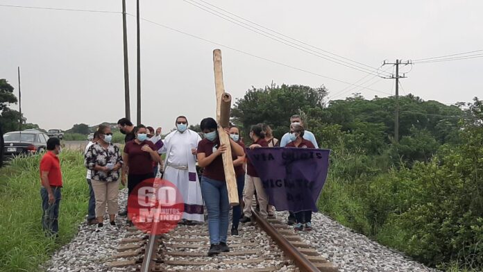 Graban viacrucis virtual de migrantes