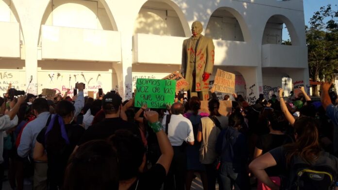 Ni una asesinada más Mujeres marchan en Quintana Roo para exigir un alto a los feminicidios