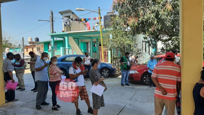 Realizan el pago a adultos mayores en Ixhuatlán del Sureste