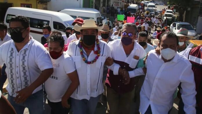'Si me retiran candidatura, el pueblo se va a movilizar', amaga Salgado Macedonio