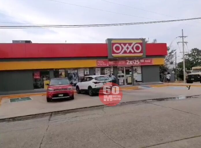 Asaltan tienda OXXO en pleno centro