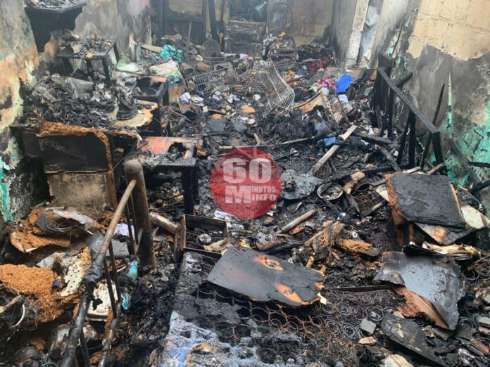Familia perdió todas sus pertenencias, tras incendiarse su hogar2