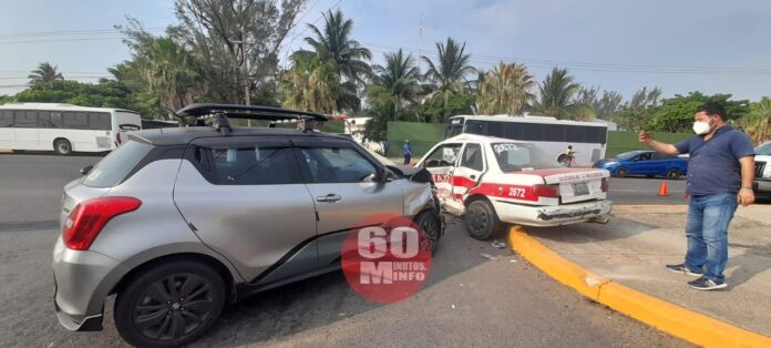 Fuerte accidente en la Avenida Universidad de Coatzacoalcos2