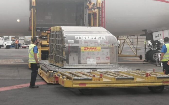 México recibe otro lote de vacunas covid de Pfizer suman más de 15 millones recibidas