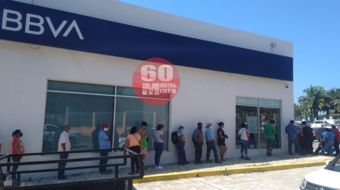 Reportan robo en plena fila del banco en Las Choapas