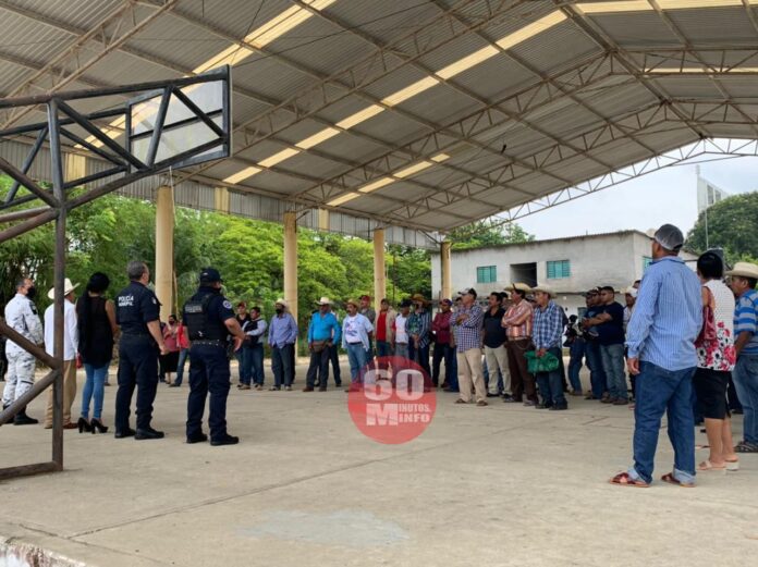 Reunión de seguridad en Cerro de Nanchital