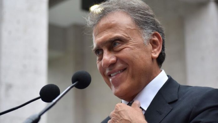 Yunes se mofa del gobierno y La Jornada por reactivar denuncia de hace ocho años