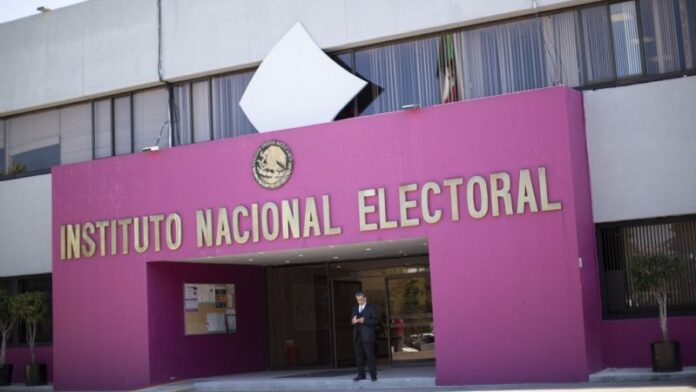 El INE abre votación vía internet para 21 mil mexicanos en el extranjero