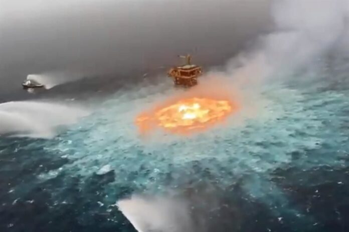 Tormentas eléctricas y presencia de gas en superficie del mar, ocasionaron incendio en la Sonda de Campeche