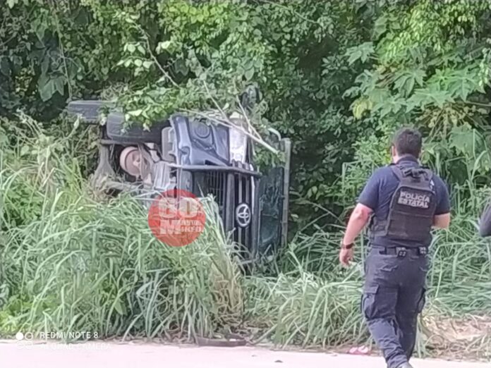 Vuelca patrulla de la Policía Estatal; Dos lesionados