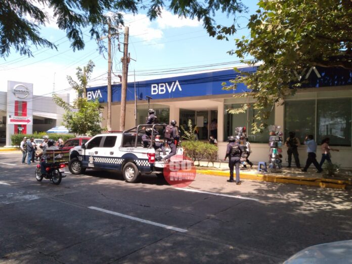 Asaltan sucursal de BBVA en Xalapa