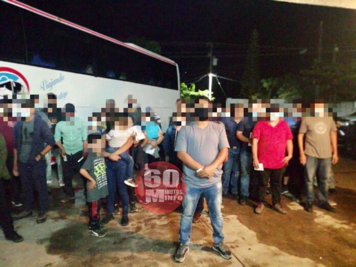 Detuvieron a 3 traficantes y rescatan a 74 migrantes