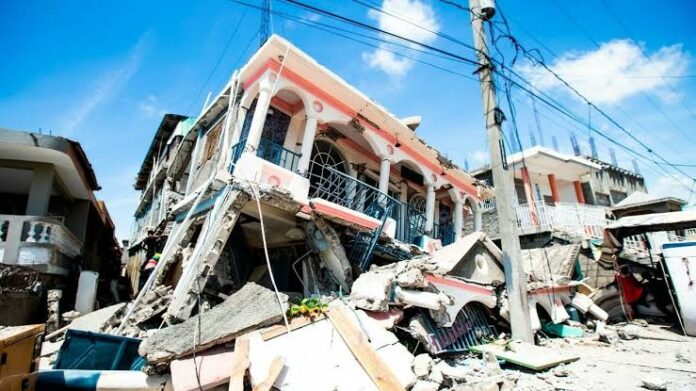 Más de 1.200 personas mueren tras un terremoto de magnitud 7,2 que azotó Haití